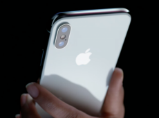 Pucketajući zvuk takođe prisutan i na nekim iPhone X modelima