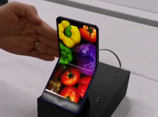 Sharp demonstrirao vertikalno sklopivi 6,2” telefon